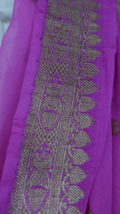 Bright pink silk chiffon banarsi dupatta – border detail
