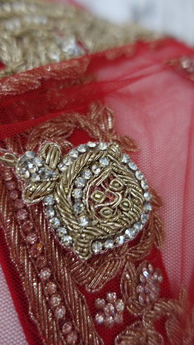 Red net zardosi curved wedding dupatta – pattern detail