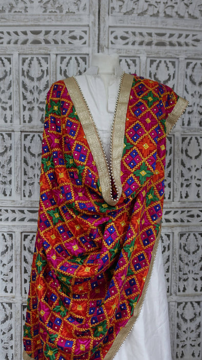 Phulkari dupatta with gold beaded edge trim – close-up of the embellishment