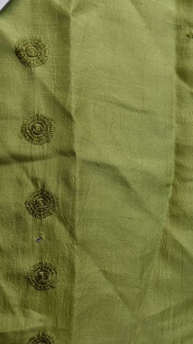 Green fine silk embroidered dupatta – close-up of the embellishment