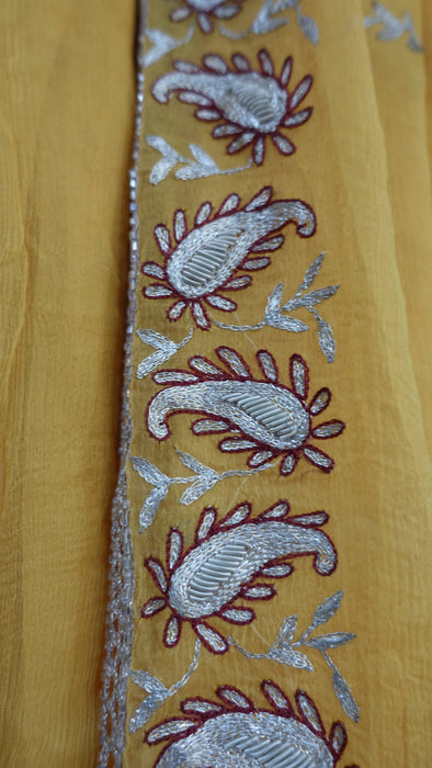 Yellow vintage paisley dupatta – corner detail