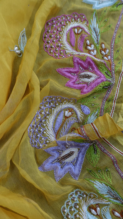 Yellow vintage silk chiffon dupatta with pastel embroidery – close-up of the embellishment