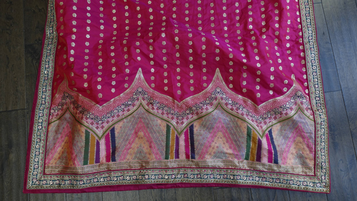 Pink wide border dupatta – border detail