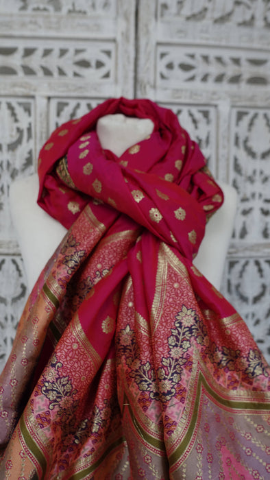 Pink wide border dupatta – border detail