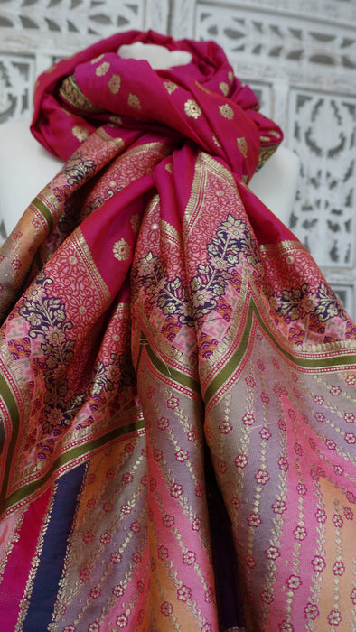 Pink wide border dupatta – full length view