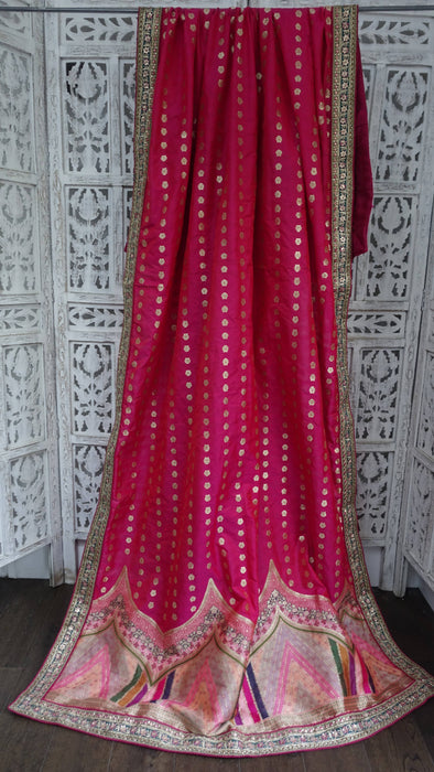 Pink wide border dupatta – full length view