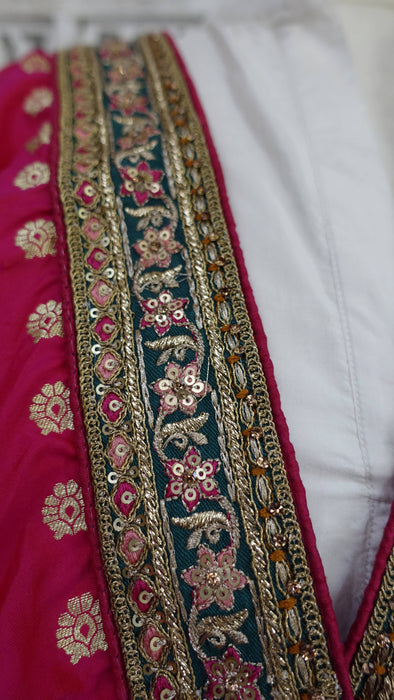 Pink wide border dupatta – corner detail