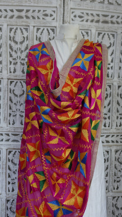 Pink phulkari chiffon dupatta – end panel detail