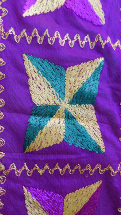Pink phulkari chiffon dupatta – corner detail