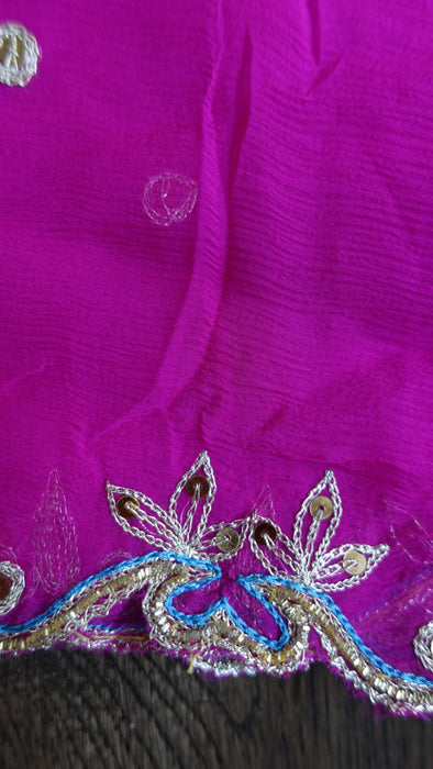 Hot pink zardosi edged dupatta – pattern detail