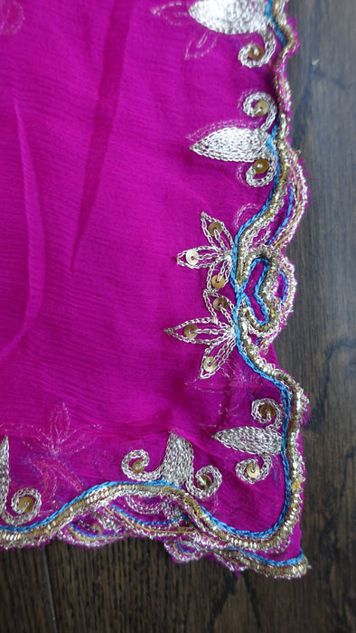 Hot pink zardosi edged dupatta – corner detail