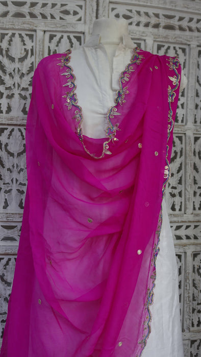 Hot pink zardosi edged dupatta – close-up of the embellishment