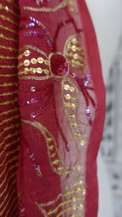 Red vintage sequinned dupatta – corner detail