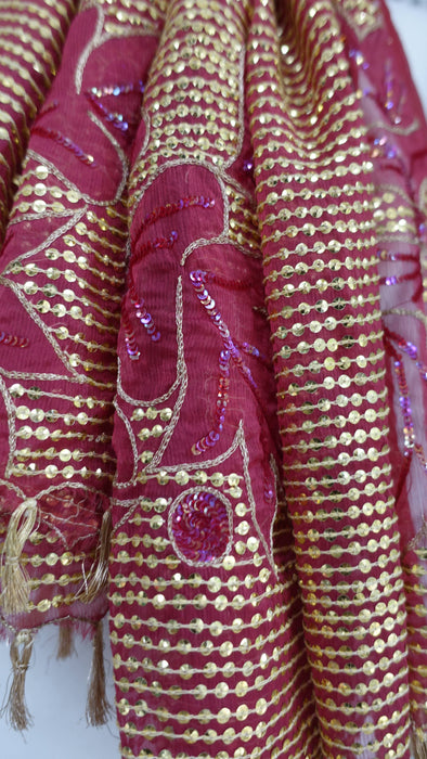 Red vintage sequinned dupatta – close-up of the embellishment