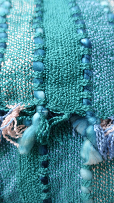 Jade hands and looms winter scarf – pattern detail