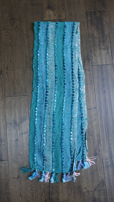 Jade hands and looms winter scarf – fabric and colour detail