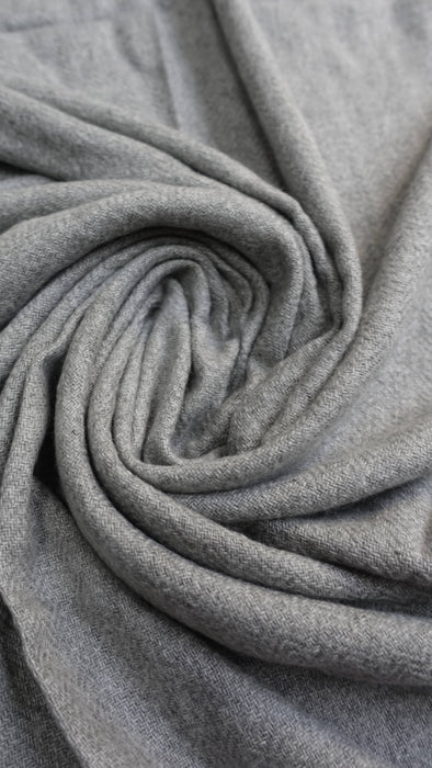 Grey angora wool hands and looms warm scarf – border detail