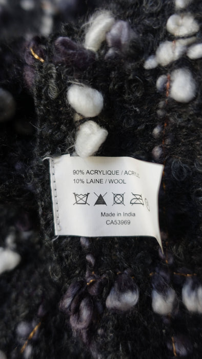 Black and white hands and looms winter scarf – border detail