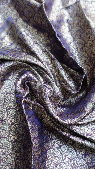 Dark blue and gold banarsi brocade vintage shawl – pattern detail