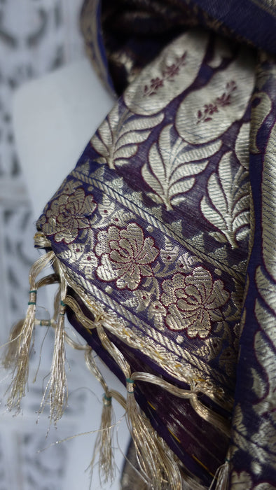 Dark blue and gold banarsi brocade vintage shawl – close-up of the embellishment