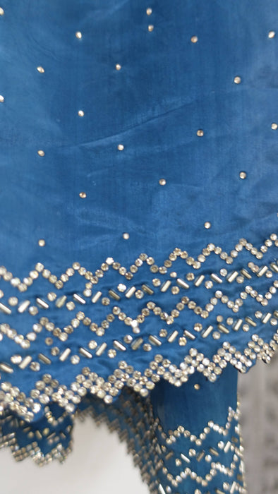 Teal diamante crepe dupatta – close-up of the embellishment
