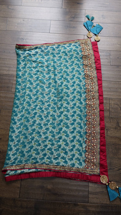 Jade wide zardosi bordered dupatta with silk tassels – border detail