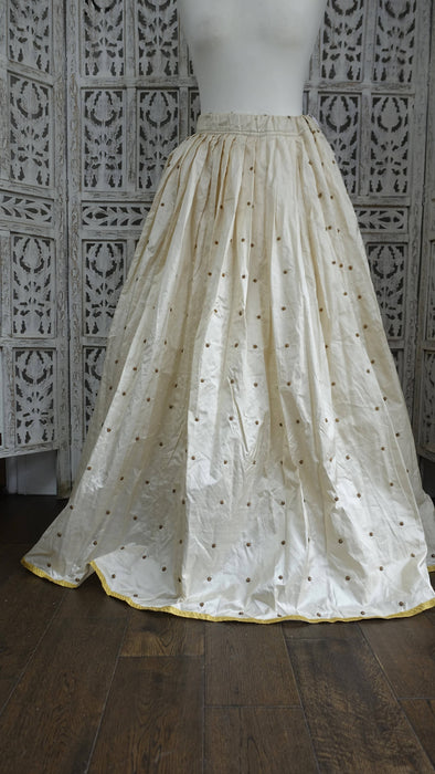 Cream Vintage Silk Lengha Skirt - New