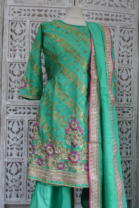 Apple Green And Gold Salwar Suit - UK 10/EU 36 - Preloved