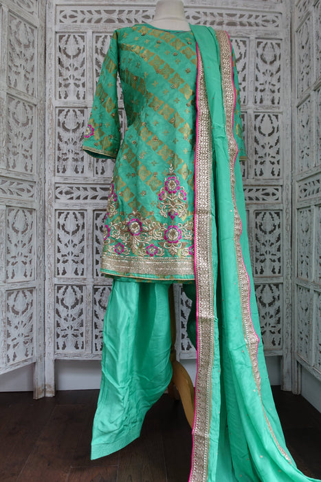 Apple Green And Gold Salwar Suit - UK 10/EU 36 - Preloved