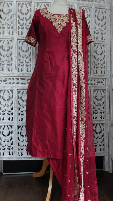 Maroon Pure Silk Vintage Salwar Kameez - UK 12 / 14 - Preloved
