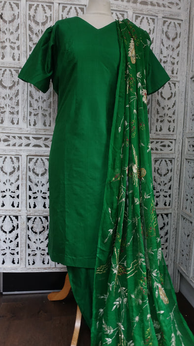 Green Pure Silk Vintage Salwar Suit - UK 16/ EU 42 -Preloved
