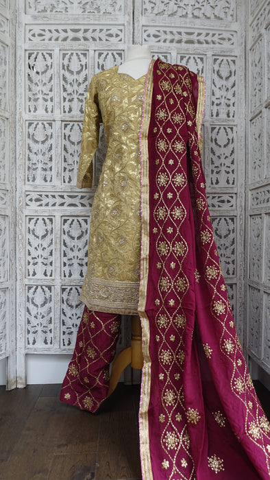 Maroon And Gold Banarsi Brocade Salwar Kameez - UK 20/EU 46 - Preloved