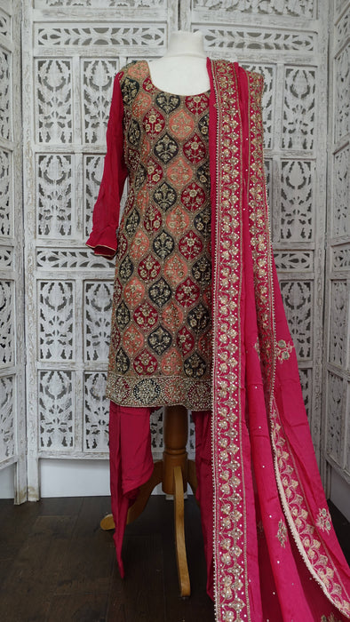 Pink Embroidered Salwar Suit - UK 12/EU 40 - Preloved