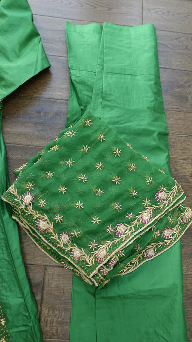 Green Pure SIlk VIntage Salwar Kameez Suit - UK 12/ EU 40 - New