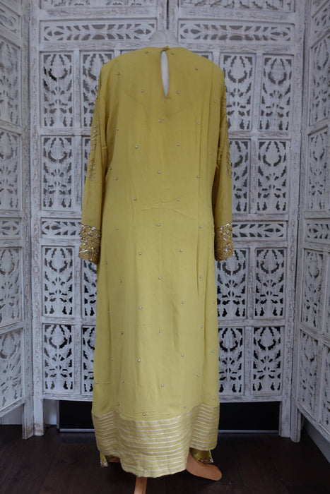Light Green Silk Trouser Suit - UK 16/EU 42 - Preloved