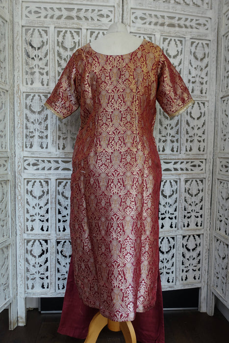 Maroon Brocade Trouser Suit - UK 12/EU 38 - Preloved