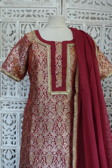 Maroon Brocade Trouser Suit - UK 12/EU 38 - Preloved