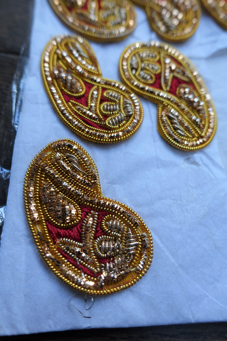 Small Gold Paisley Appliques