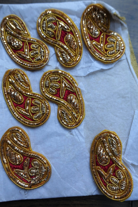 Small Gold Paisley Appliques