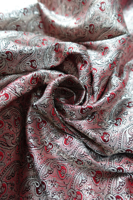 Red And Silver Zari Tanchoi Silk With Blouse Fabric - New