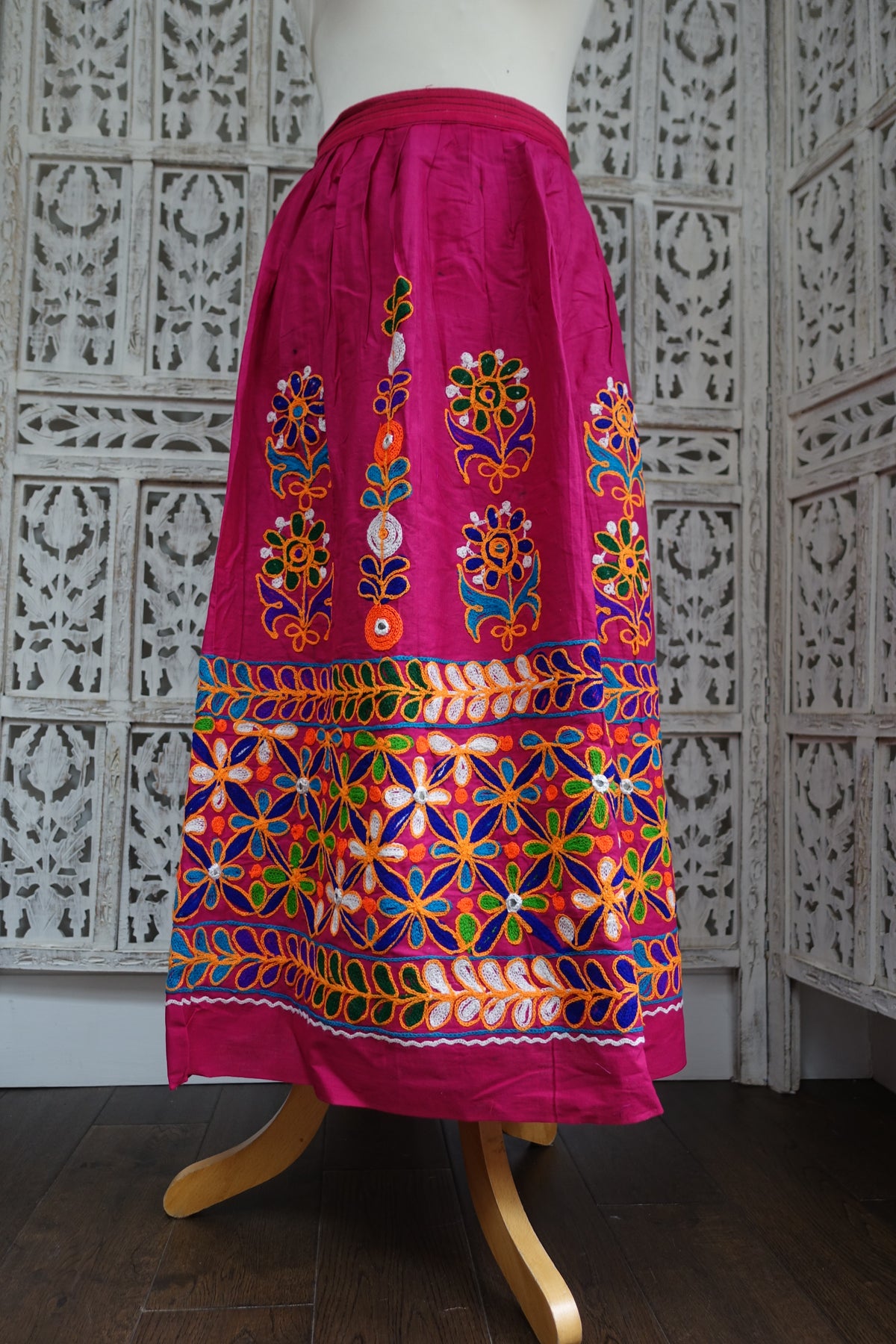 Pink Cotton Vintage Embroidered Skirt - Preloved — Indian Suit Company