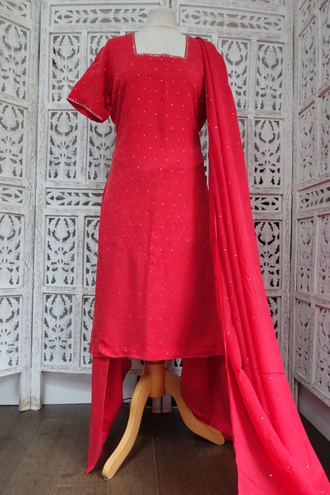 Red Silk Salwar Kameez - UK 14 / EU 40 - Preloved