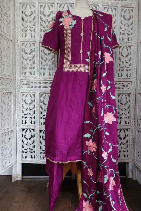 Vivid Purple Silk Salwar Kameez With Floral Embroidered Dupatta - UK 12 / EU 38 - Preloved