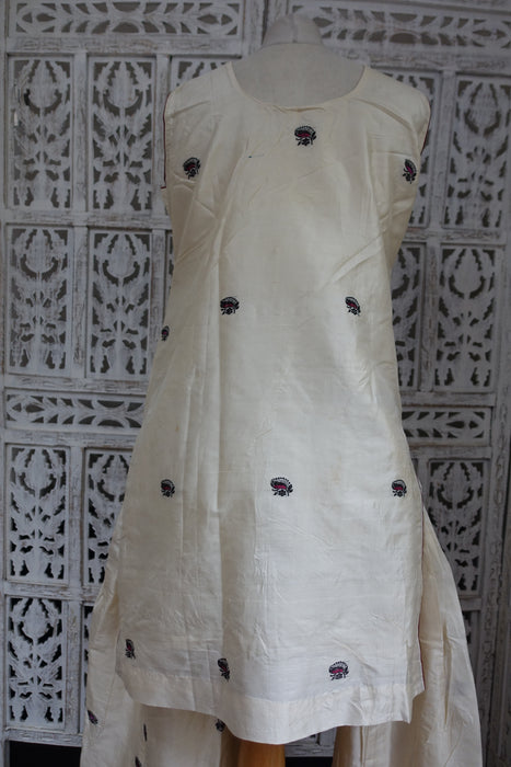 Cream Vintage Silk Sleeveless Salwar Kameez - UK 12 / EU 38 - New